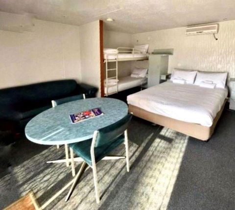 Alexandra Parklife Studio 3 - Accommodation Resorts 2