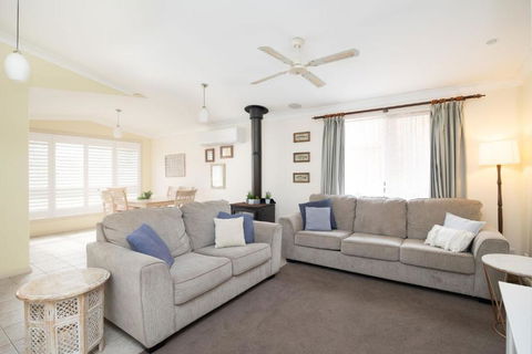 All Seasons - Accommodation Resorts 0