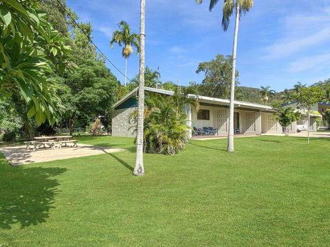 Alma Bay Holiday Unit 2 - Accommodation Resorts 0