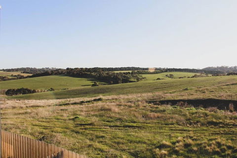 ALMA - Sun Filled Stylish Beach House - Accommodation Resorts 4