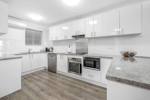 Almonta Apartments On The Water Front - Accommodation Resorts 2