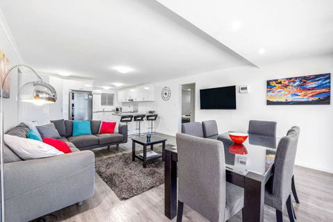 Almonta Apartments On The Water Front - Accommodation Resorts 3