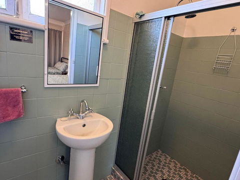 ALPINE COUNTRY MOTEL Plus FREE COFFEE - Accommodation Resorts 3