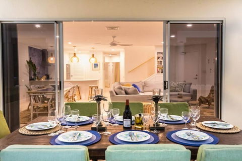 Amaroo Villa - Absolute Beachfront Port Douglas - Accommodation Resorts 1