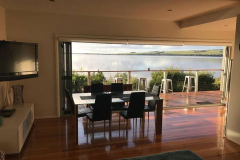 Amazing Ansons Bay Absolute Waterfront Beach House - Accommodation Resorts 0