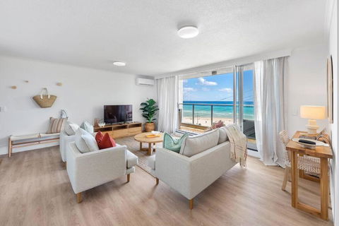 Amazing Beach View And Perfect Location Kirra - Accommodation Resorts 0