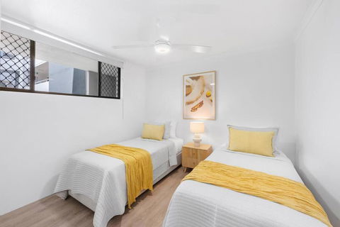 Amazing Beach View And Perfect Location Kirra - Accommodation Resorts 2