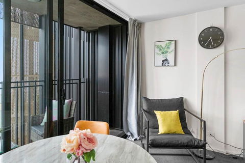 Amazing CBD 2BR Apt - Walkable & Wi-Fi & Charm - Accommodation Resorts 2