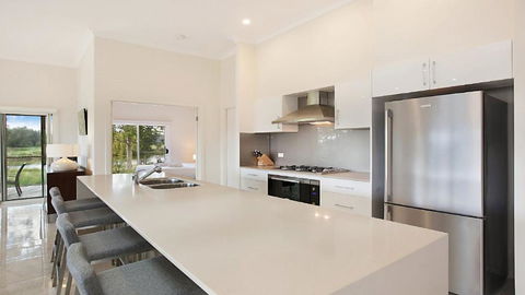 Amber Lakes - The Vintage - Accommodation Resorts 4