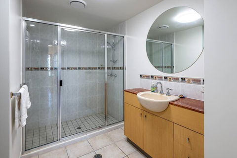 An Adorable Apartment On Abbott - Stunning Views - Accommodation Resorts 1