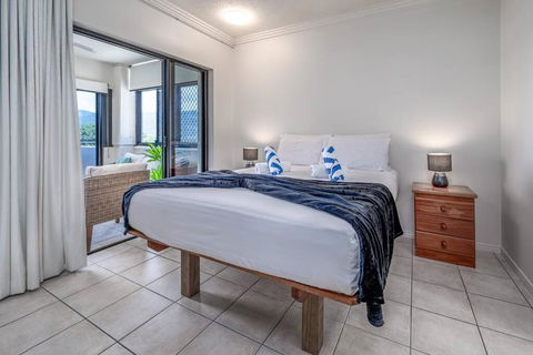 An Adorable Apartment On Abbott - Stunning Views - Accommodation Resorts 2