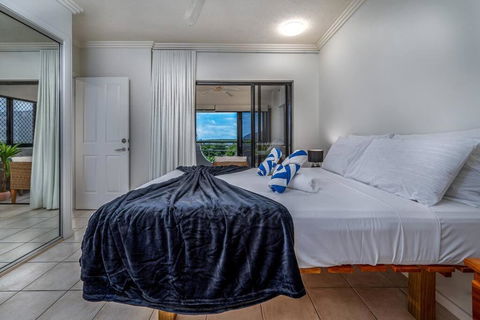 An Adorable Apartment On Abbott - Stunning Views - Accommodation Resorts 3