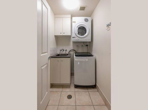 An Adorable Apartment On Abbott - Stunning Views - Accommodation Resorts 4