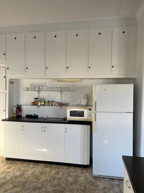 Apartment 1 On Oxide - Accommodation Resorts 4