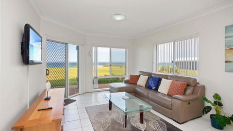 Apartment 16 - The Meridian - Accommodation Resorts 4