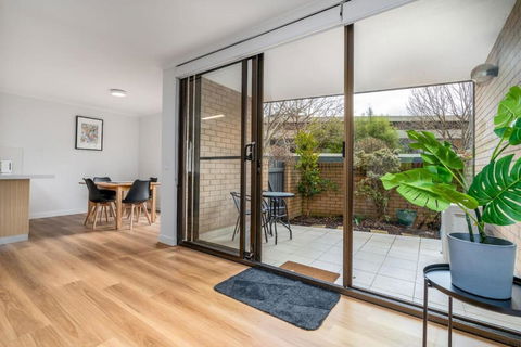 Apt In Kingston - 10min To Lake Burley Griffin - Accommodation Resorts 4