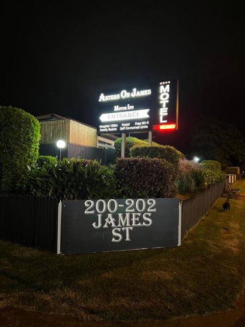 Asters On James Motor Inn - Accommodation Resorts 0