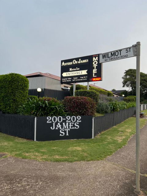 Asters On James Motor Inn - Accommodation Resorts 1