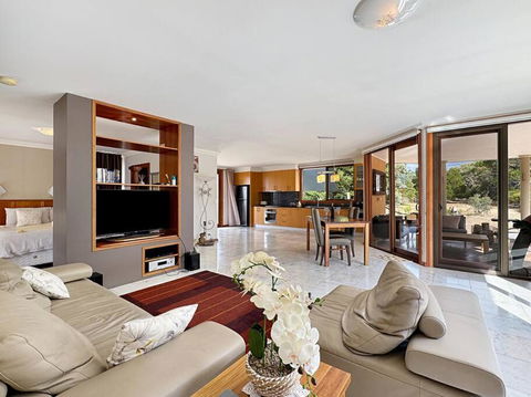 Aurora Cottages - Mountain View - Accommodation Resorts 0