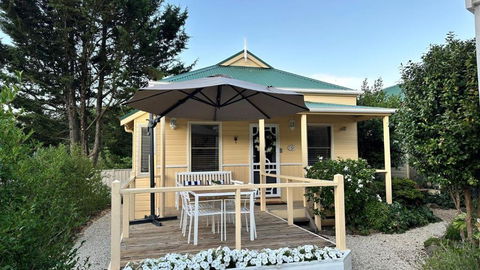 Autumn Beauty - Alpine Cottage 5 - Accommodation Resorts 0