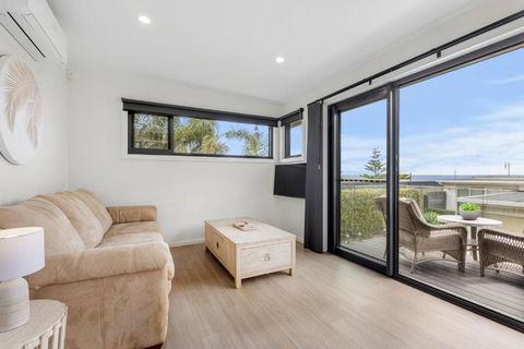 Azure Studio - Ocean Glimpses - 3 Mins Walk To Beach - Accommodation Resorts 1