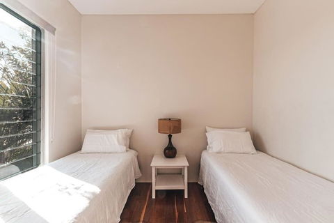 BAY PROPERTIES . The Big Chill - Accommodation Resorts 3