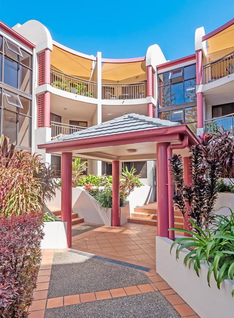 Burleigh On The Beach - Accommodation Resorts 5