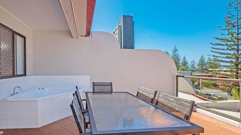 Burleigh On The Beach - Accommodation Resorts 27