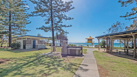 Burleigh On The Beach - Accommodation Resorts 9