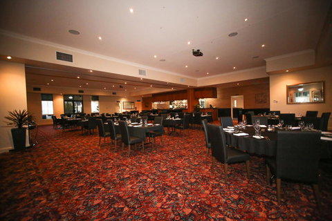 Roma Explorers Inn - Accommodation Resorts 17