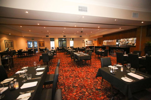 Roma Explorers Inn - Accommodation Resorts 16