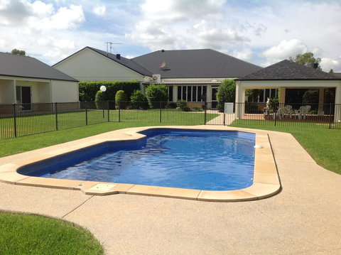 Roma Explorers Inn - Accommodation Resorts 9