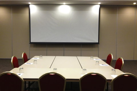 Roma Explorers Inn - Accommodation Resorts 26