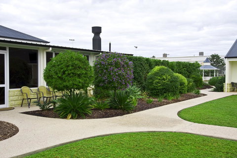 Roma Explorers Inn - Accommodation Resorts 11