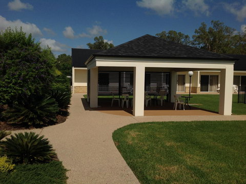 Roma Explorers Inn - Accommodation Resorts 13