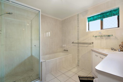 Keith\'s Place, 1 Of The 3 Most Popular Units On Bribie - Accommodation Resorts 27