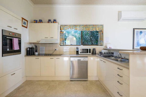 Keith\'s Place, 1 Of The 3 Most Popular Units On Bribie - Accommodation Resorts 14