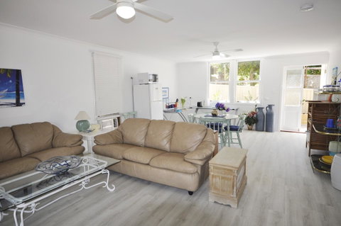 Retro Beach Flat - Accommodation Resorts 14