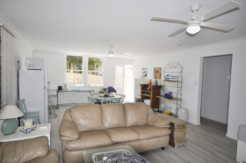 Retro Beach Flat - Accommodation Resorts 3