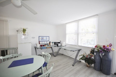 Retro Beach Flat - Accommodation Resorts 9