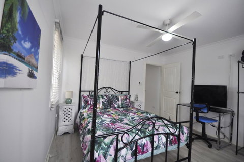 Retro Beach Flat - Accommodation Resorts 7