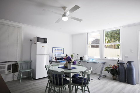 Retro Beach Flat - Accommodation Resorts 12