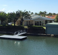Ground floor family unit on the canal with free WIFI - Accommodation Resorts