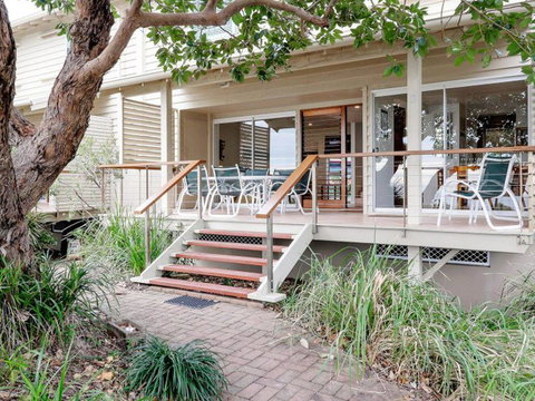 Beachies 3 - Accommodation Resorts 0