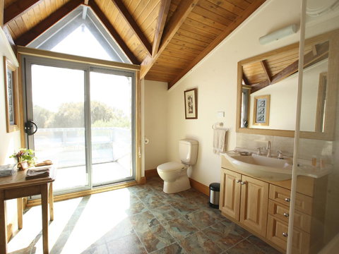 Mountain Seas Lodge - Accommodation Resorts 14