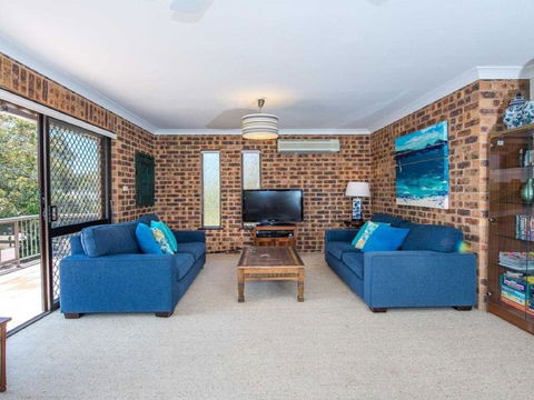'COLUMBIA VIEWS', 2/9 COLUMBIA CLOSE - AIRCON, WIFI, NETFLIX, VIEWS & BOAT PARKING - Accommodation Resorts 3