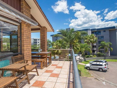 'COLUMBIA VIEWS', 2/9 COLUMBIA CLOSE - AIRCON, WIFI, NETFLIX, VIEWS & BOAT PARKING - Accommodation Resorts 1