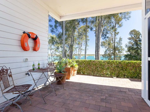 'Corlette Waterfront', 2/44 Danalene Parade - Waterfront Luxury, WIFI, Aircon, Boat Parking - Accommodation Resorts 3