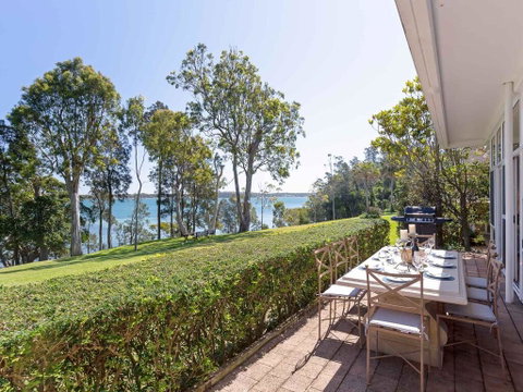'Corlette Waterfront', 2/44 Danalene Parade - Waterfront Luxury, WIFI, Aircon, Boat Parking - Accommodation Resorts 2