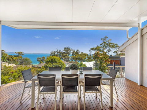 'Nunkeri', 5 Kerrie Close - Stunning House With Fabulous Views, Linen, WIFI & Air Conditioning - Accommodation Resorts 0